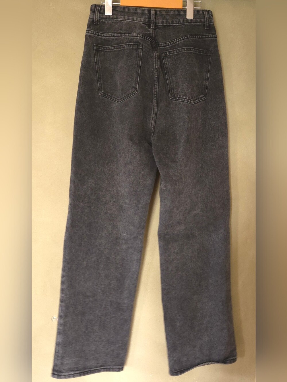 PrettyLittleThing (100$) | Washed Grey High Waist Straight Leg Jeans, Size 28 - Picture 4 of 6